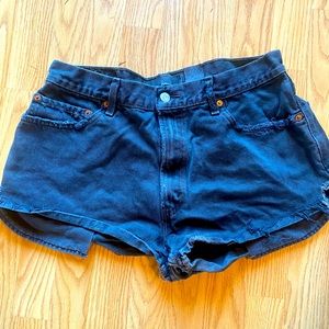 Levi’s short shorts W 36 L 30 color is black